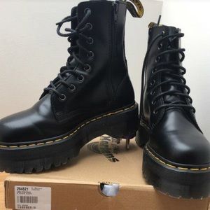 DR MARTEN BOOTS